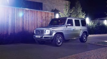 5c0892a648fce-00-mercedes-benz-vehicles-mbsocialcar-g-class-g-500-w-463-designo-platin-magno-florian-haizmann-2560x1440.jpg
