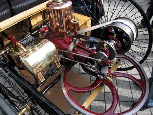 First petrol engine: CC BY-SA 2.0 de, https://commons.wikimedia.org/w/index.php?curid=2787829