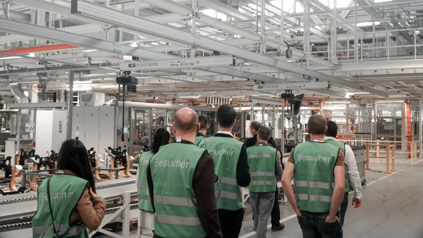 Visit to the Mercedes-Benz engine production facility. - Mercedes Lease ...