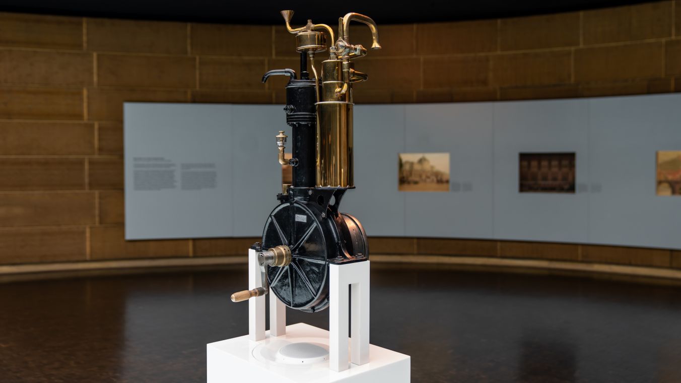 Legend 1 Daimler single cylinder engine, the Grandfather Clock