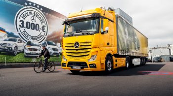 5b86b708991bf-00-mercedes-benz-demonstrates-sideguard-assist-on-the-actros-2560x1440.jpg