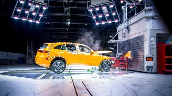 5c112489467a2-00-mercedes-benz-eqc-2018-n293-crash-test-safety-2560x1440.jpg